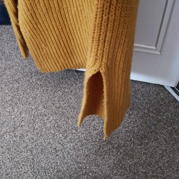 Forever 21 Sweater - Picture 3 of 3